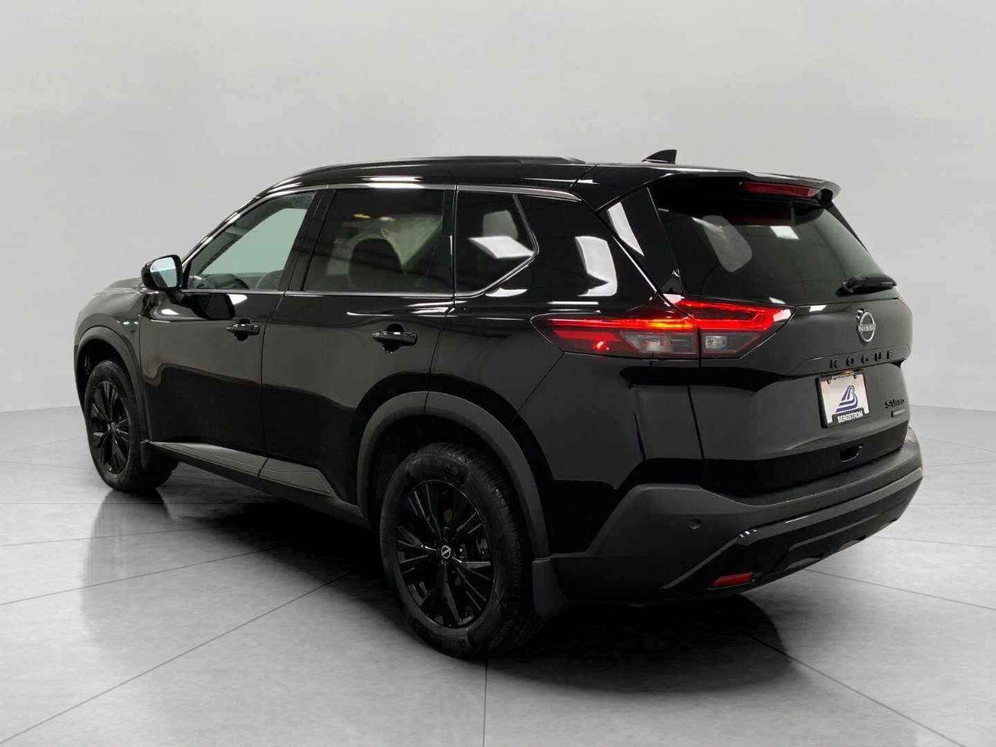 Certified 2023 Nissan Rogue SV w/ SV Premium B Package AWD/4WD image 7