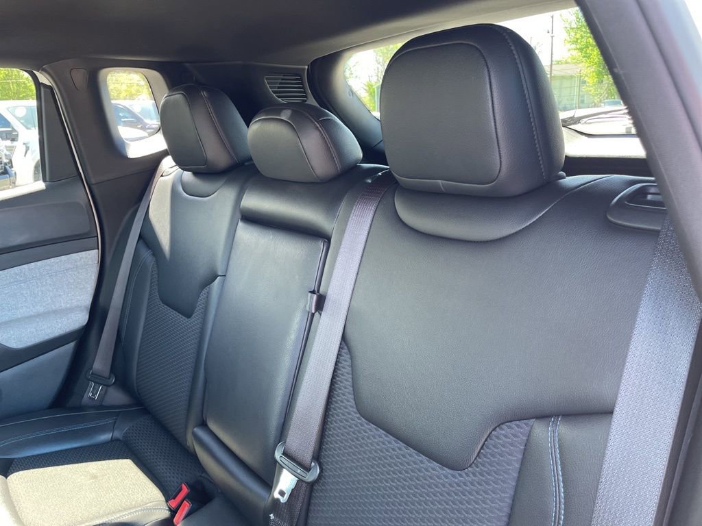 Used 2025 Jeep Compass Latitude image 40