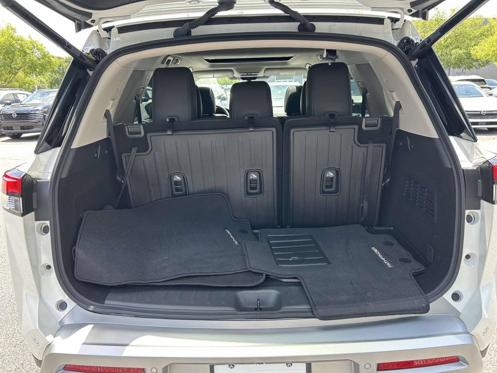 Used 2024 Nissan Pathfinder Platinum w/ Cargo Package FWD image 9