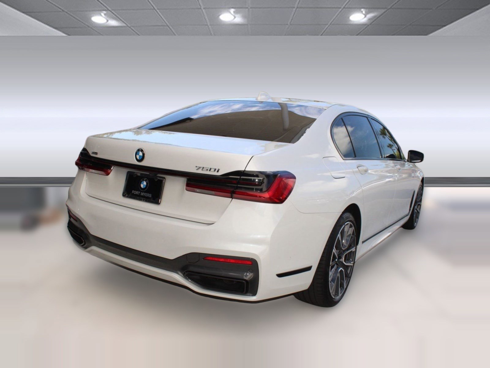 Used 2022 BMW 750i xDrive w/ Luxury Rear Seating Package image 9