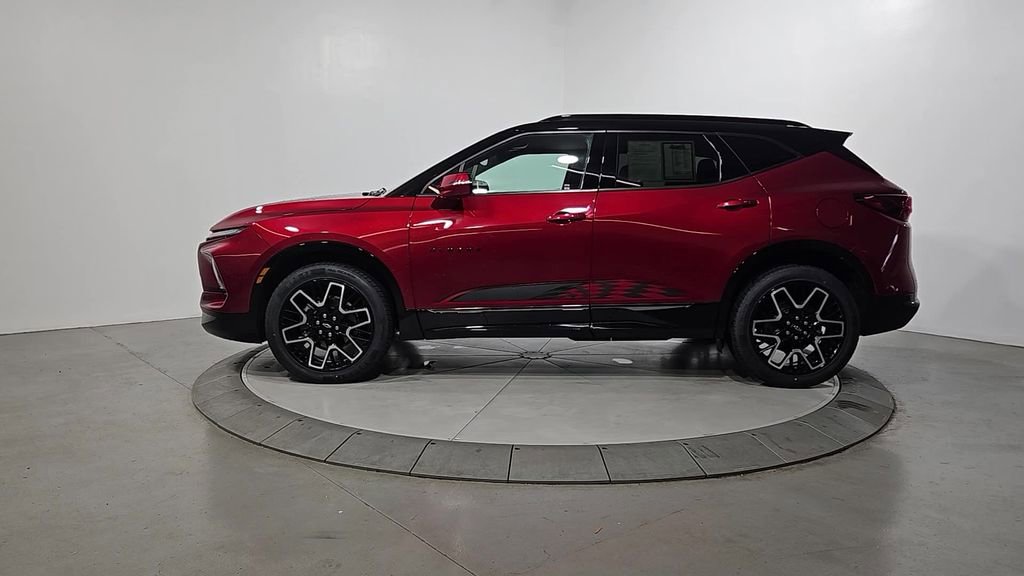 Used 2023 Chevrolet Blazer RS w/ Driver Confidence II Package FWD image 2