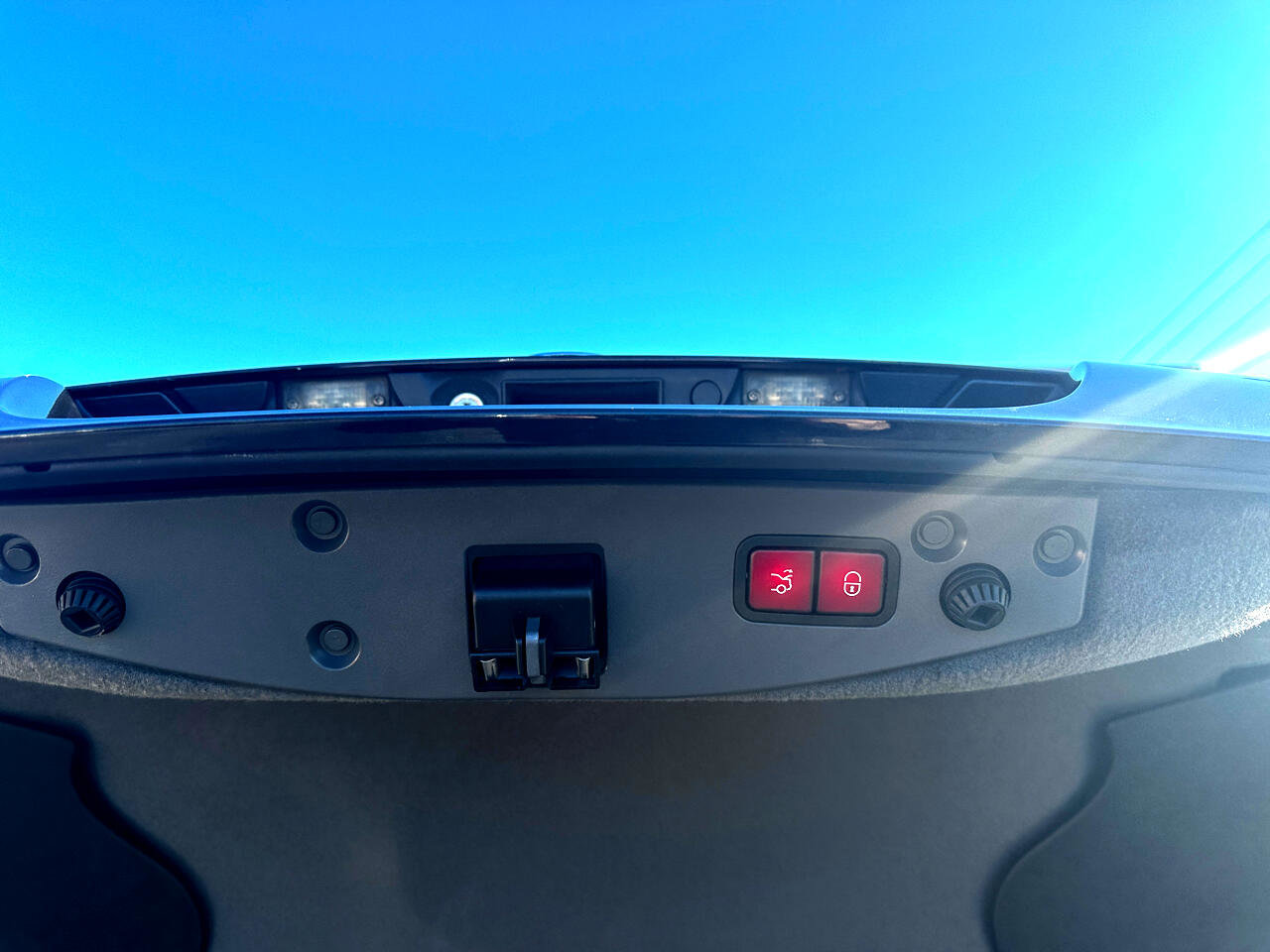 Used 2011 Mercedes-Benz SL 550 image 21