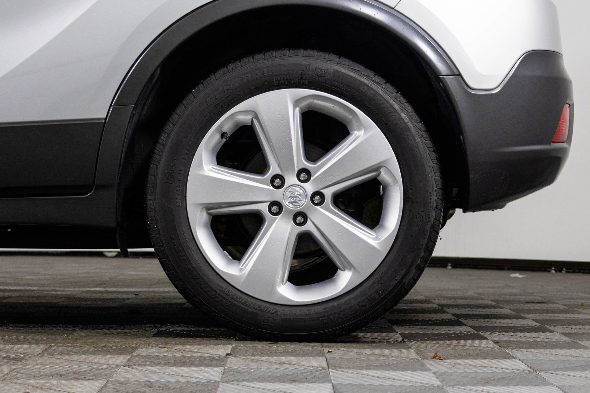 Used 2015 Buick Encore FWD image 43