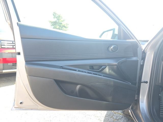 Used 2025 Hyundai Elantra Sport image 8