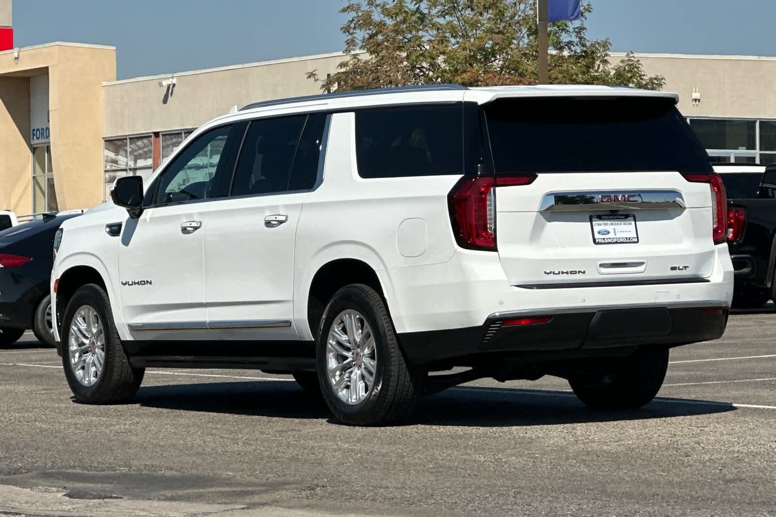 Used 2024 GMC Yukon XL SLT image 7