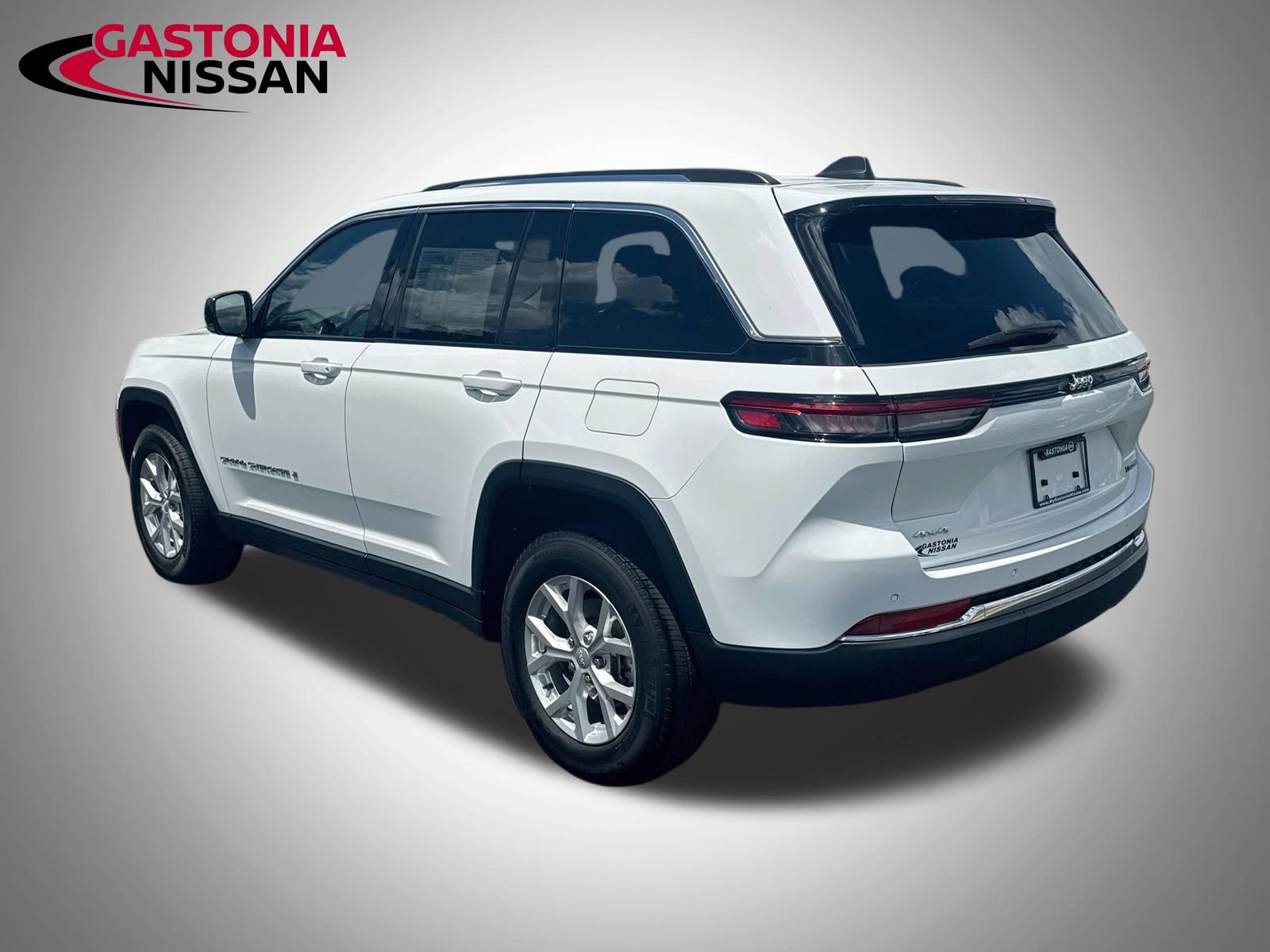 Used 2023 Jeep Grand Cherokee Limited AWD/4WD image 6
