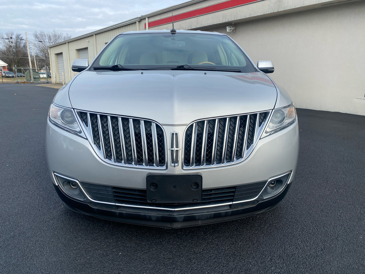Used 2015 Lincoln MKX FWD w/ Equipment Group 101A image 2