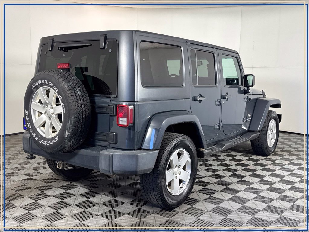 Used 2018 Jeep Wrangler Unlimited Sahara w/ Connectivity Group AWD/4WD image 7