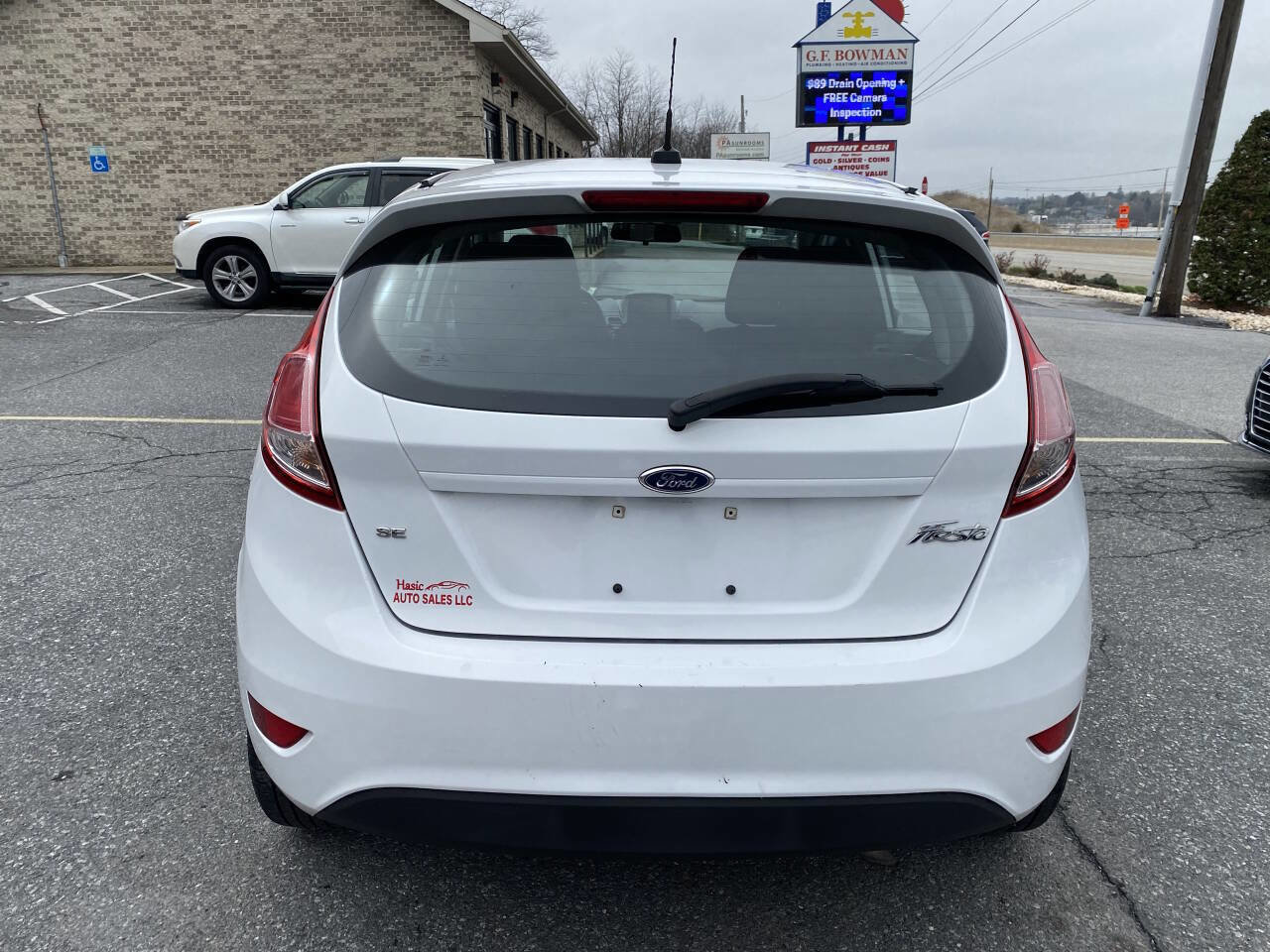 Used 2014 Ford Fiesta SE w/ Equipment Group 201A image 6