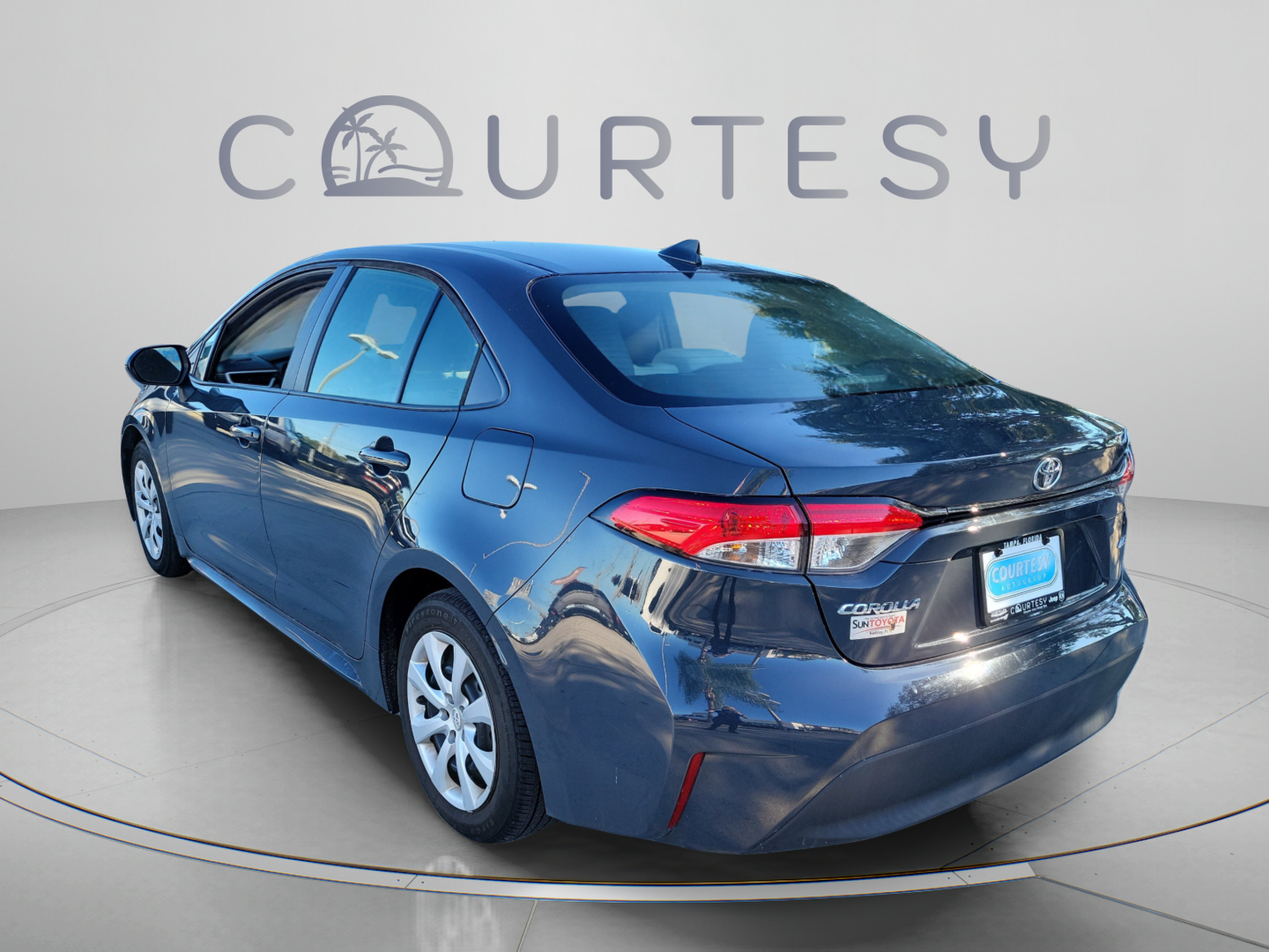 Used 2024 Toyota Corolla LE FWD image 2