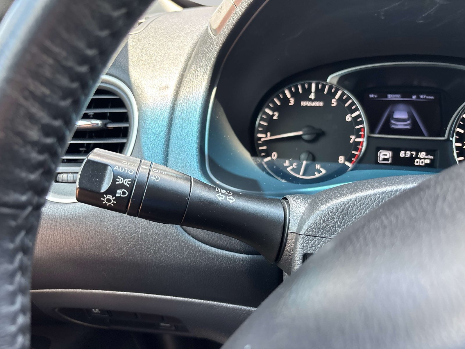 Used 2015 Nissan Pathfinder SV FWD image 26
