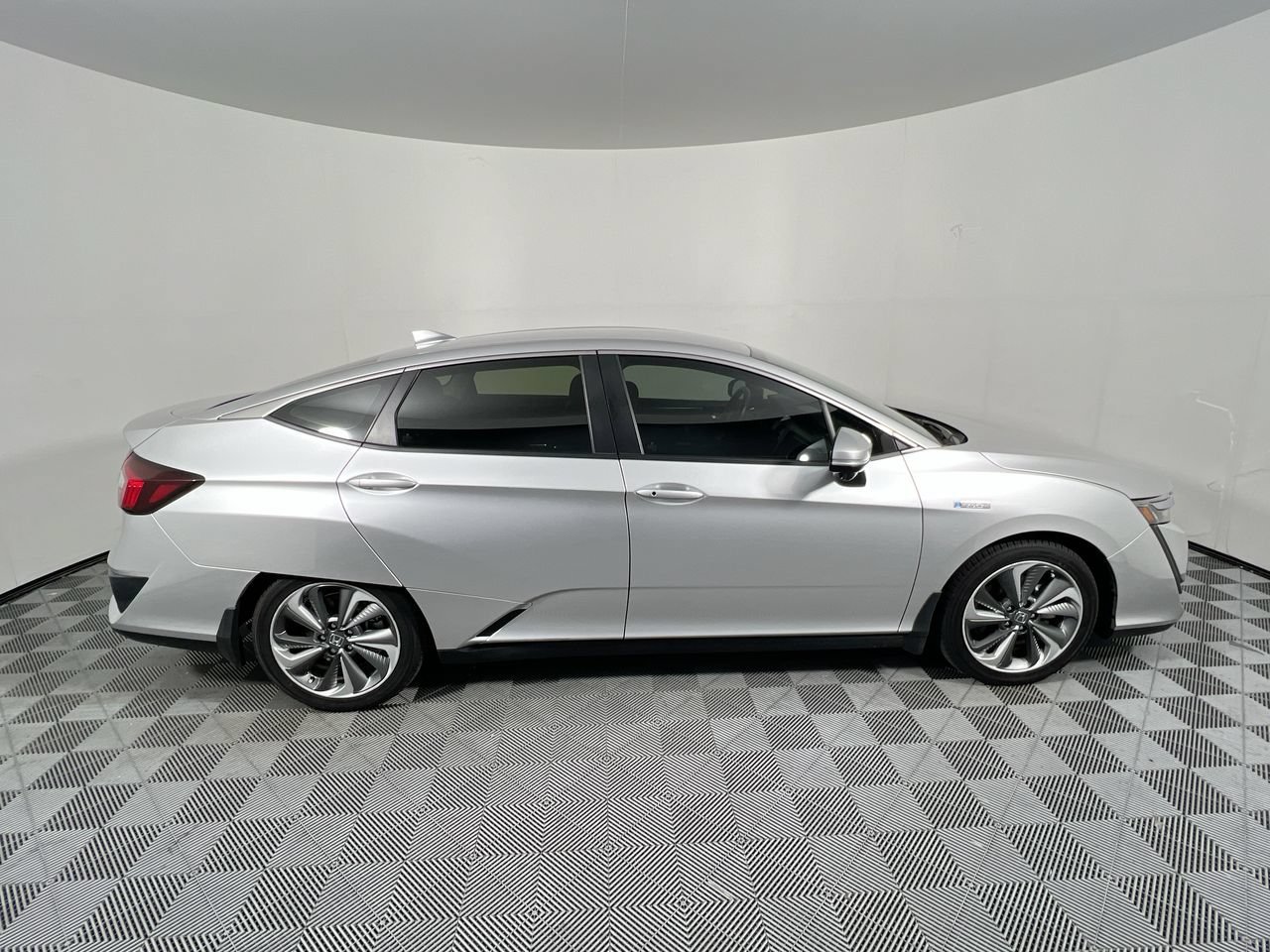Used 2021 Honda Clarity Touring image 2