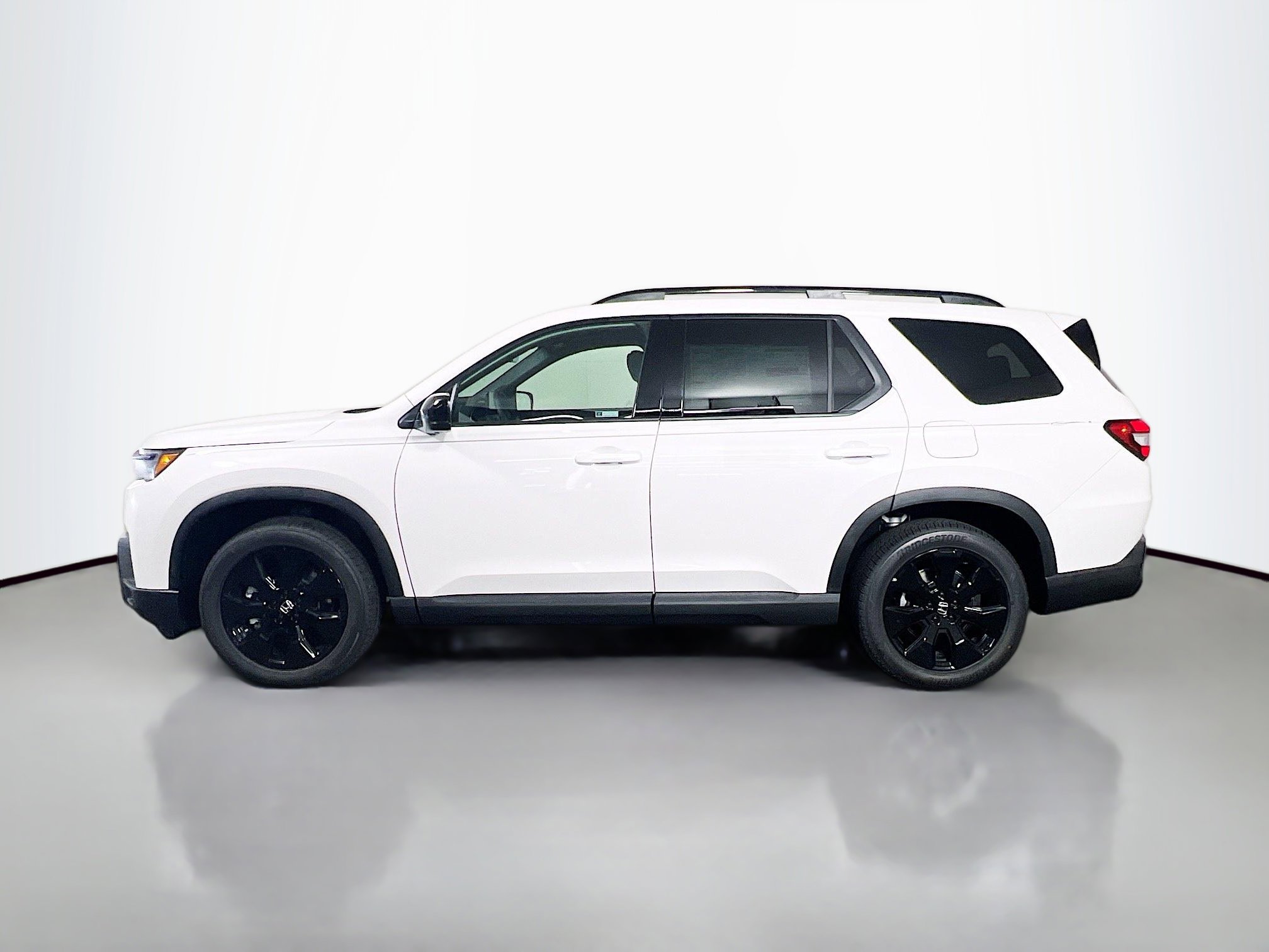 New 2026 Honda Pilot Black Edition image 4