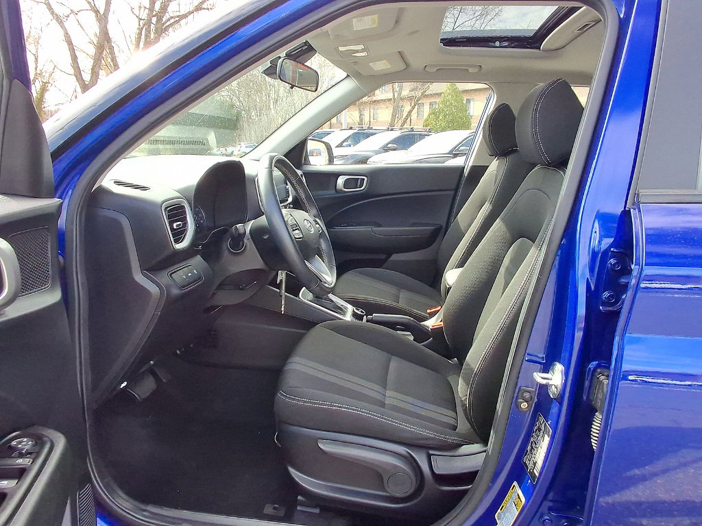 Certified 2022 Hyundai Venue SEL image 39