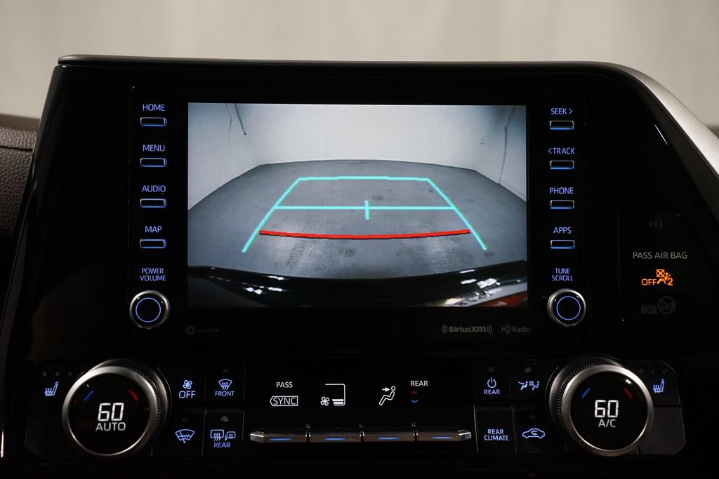 Certified 2021 Toyota Highlander XLE FWD image 18