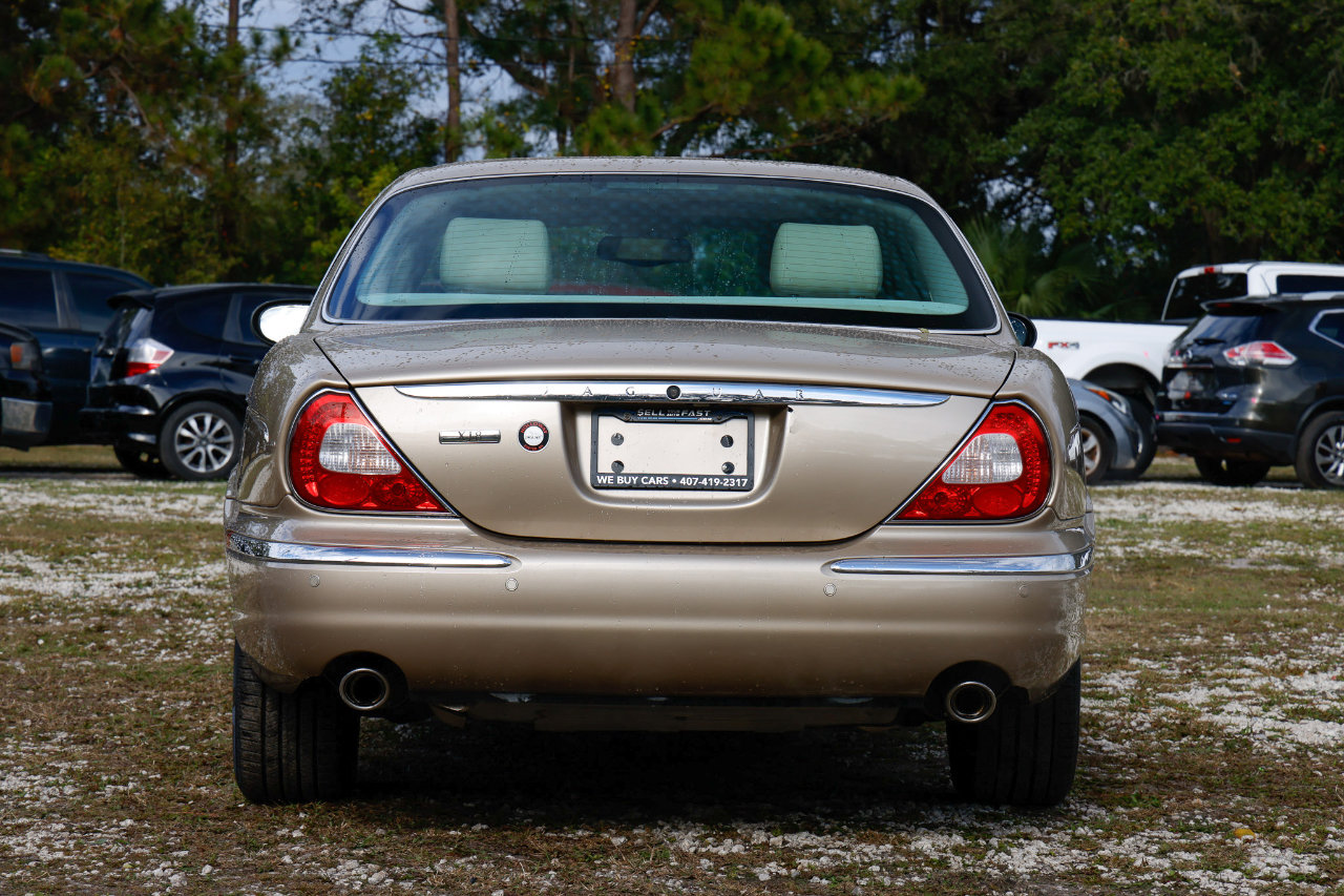 Used 2004 Jaguar XJ8 image 9