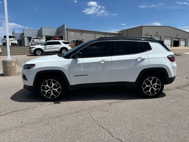 Used 2025 Jeep Compass Limited image 8