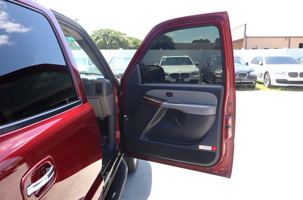 Used 2002 Chevrolet Tahoe LS w/ Traction Pkg RWD image 36