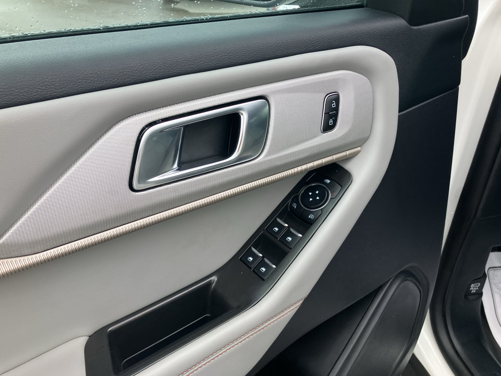 Certified 2025 Ford Explorer Active w/ Active Comfort Package RWD image 10