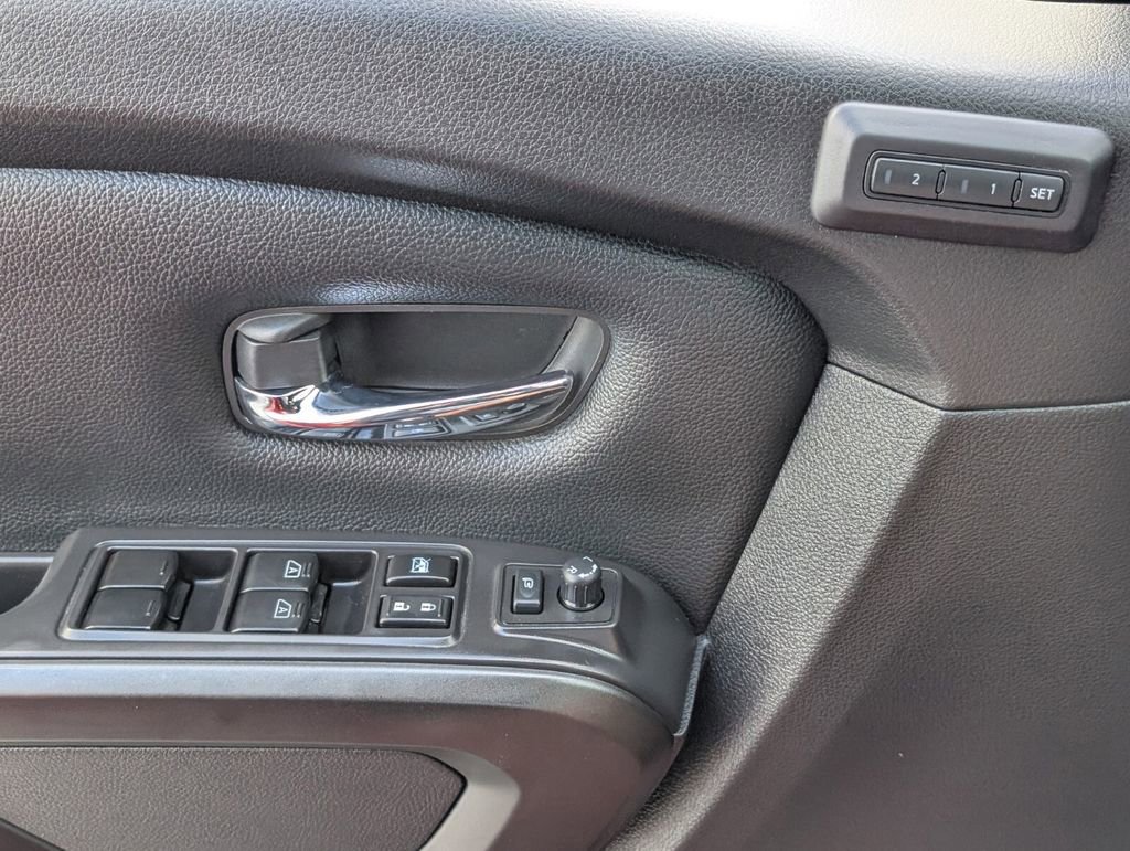 Used 2021 Nissan Titan PRO-4X w/ Pro-4x Convenience Package image 30