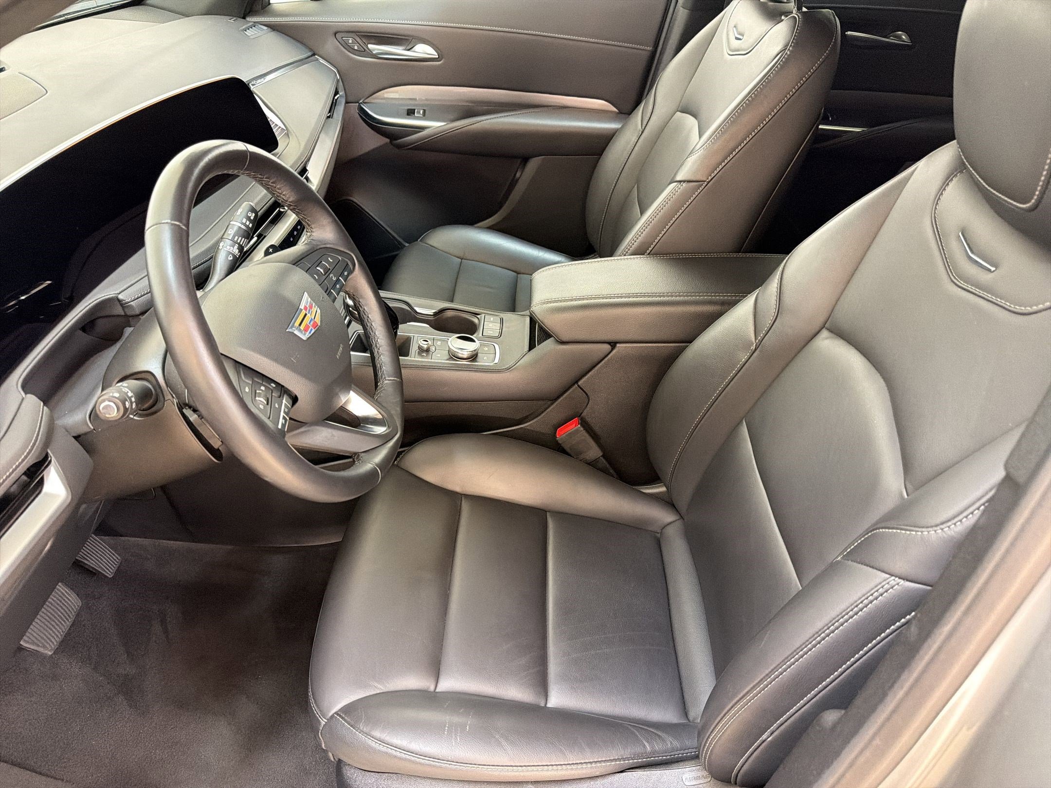 Used 2025 Cadillac XT4 Premium Luxury FWD image 5