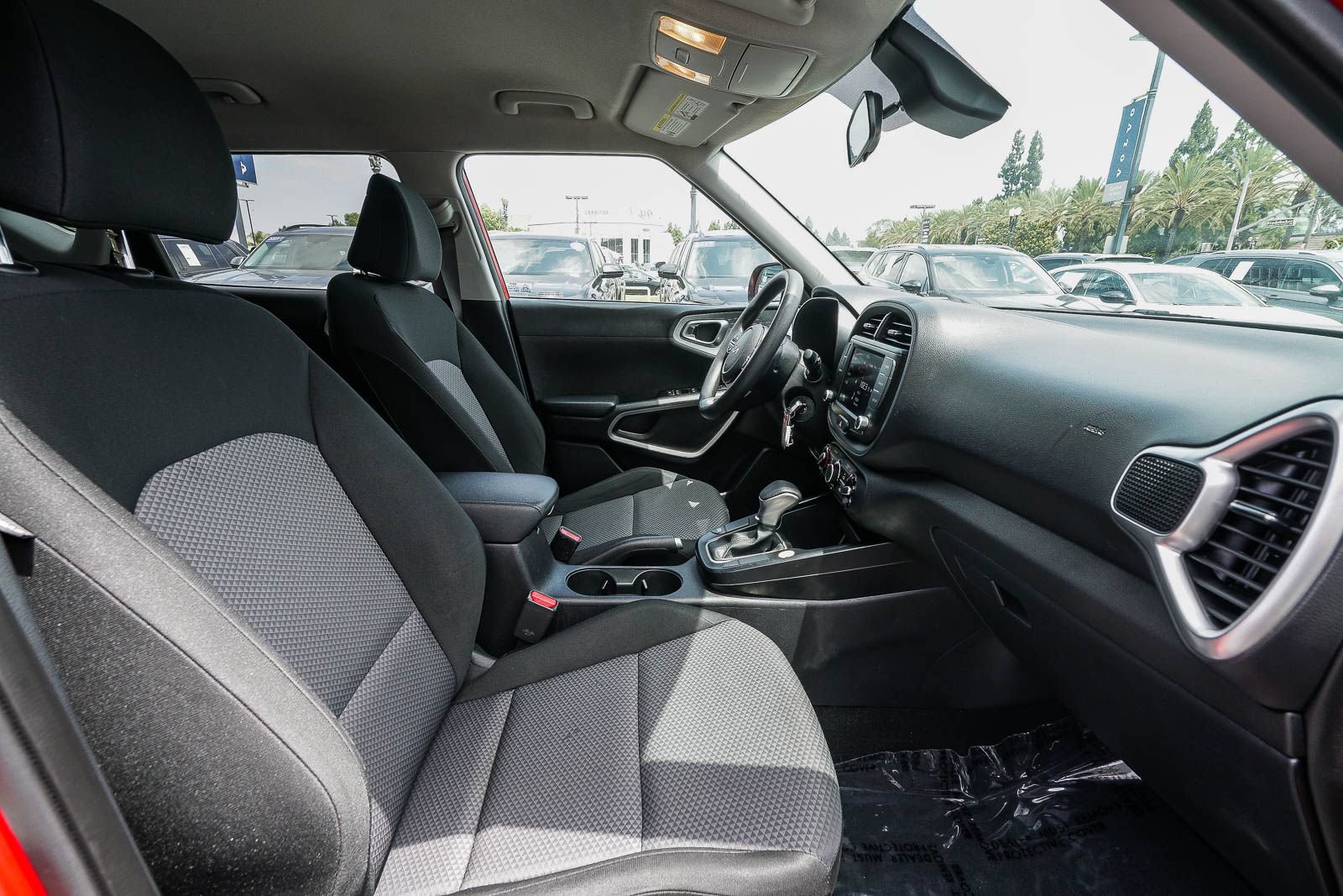 Used 2024 Kia Soul LX w/ Option Group 015 FWD image 17