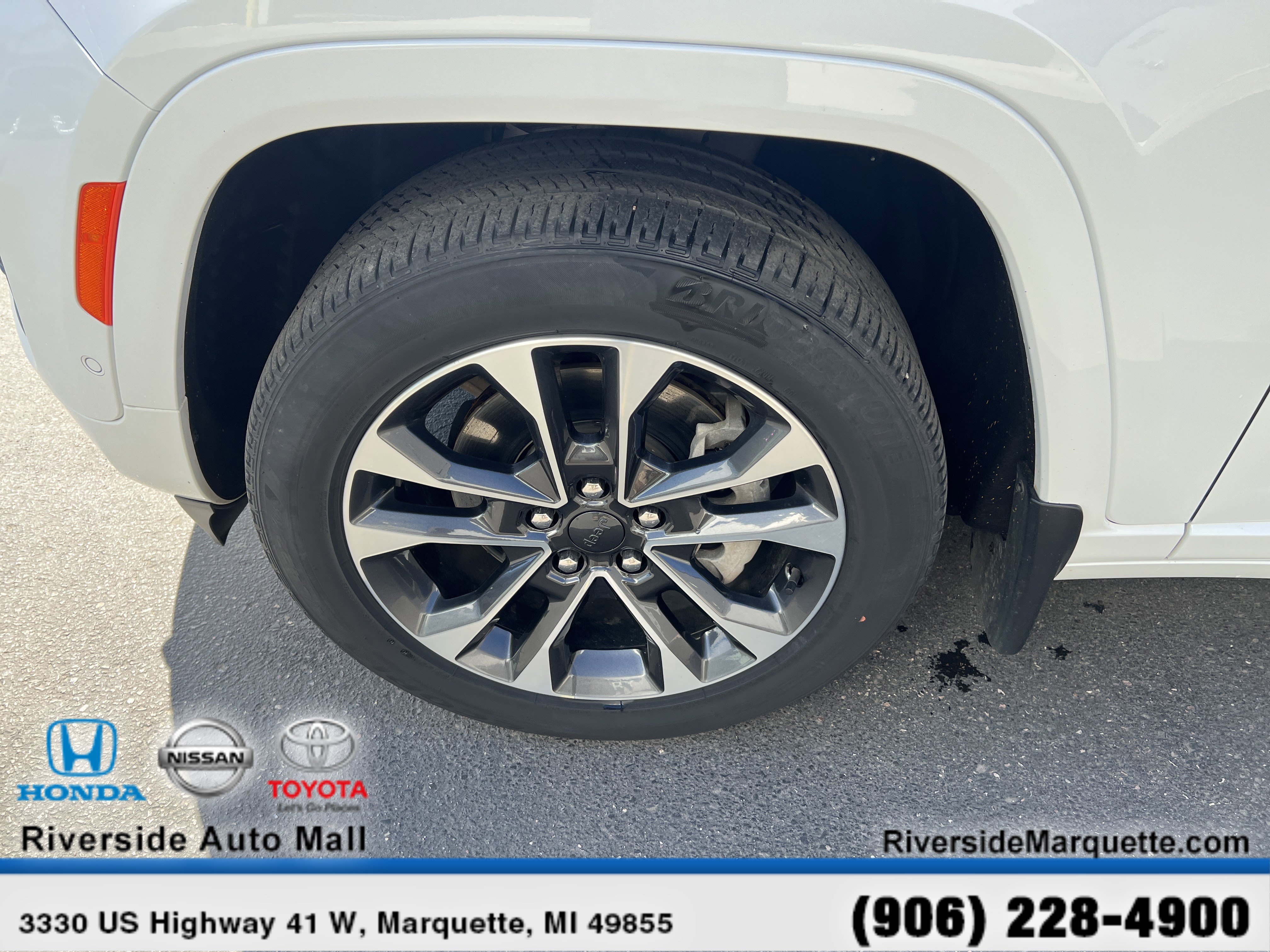 Used 2022 Jeep Grand Cherokee L Overland w/ Luxury Tech Group IV AWD/4WD image 11