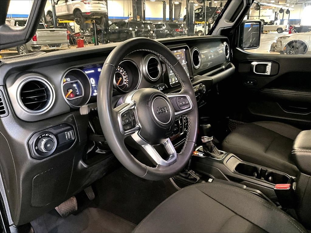 Used 2023 Jeep Wrangler Unlimited Sahara AWD/4WD image 8