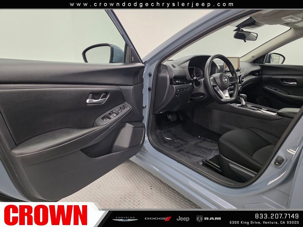 Used 2025 Nissan Sentra SV image 23