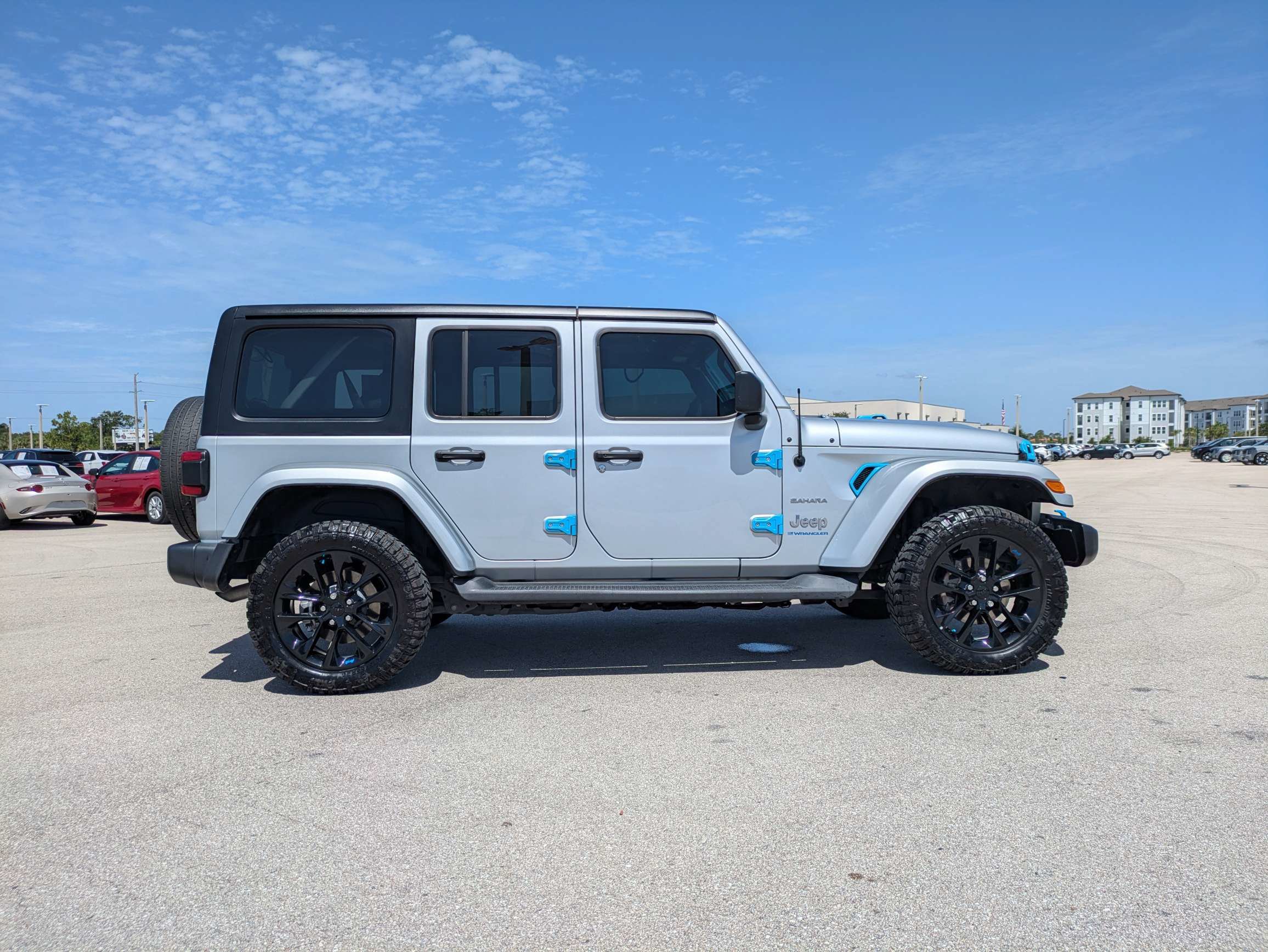 Used 2023 Jeep Wrangler Unlimited Sahara w/ Cold Weather Group AWD/4WD image 4