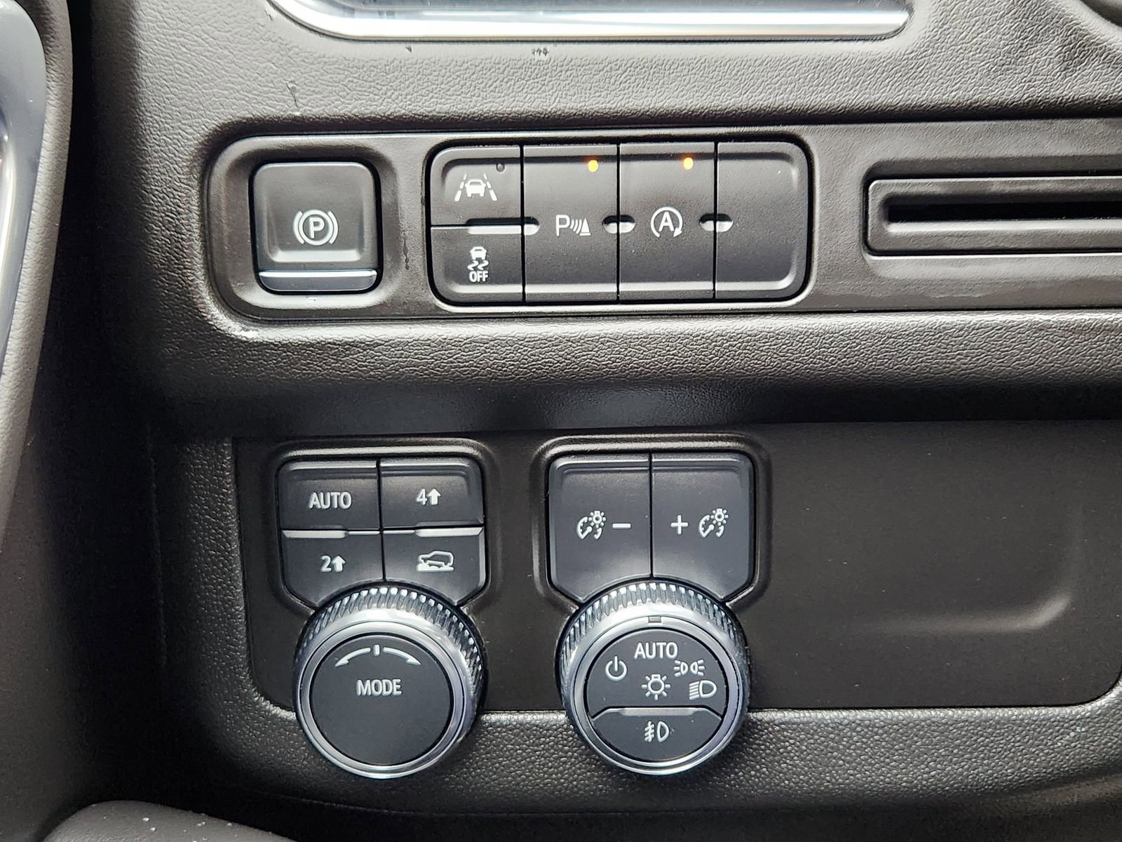 Used 2024 GMC Yukon SLT image 25