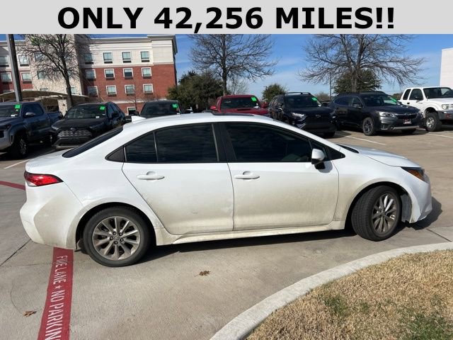 Used 2020 Toyota Corolla LE image 2