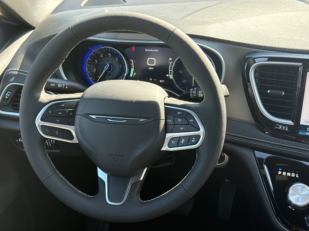 New 2027 Chrysler Pacifica Select FWD image 13