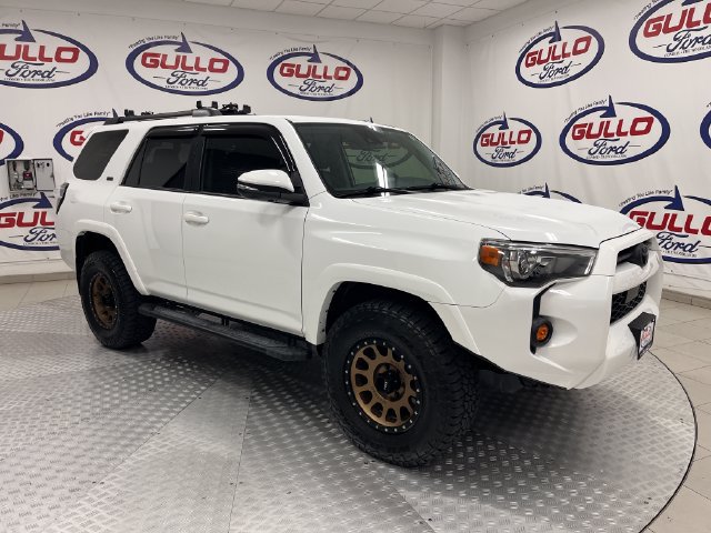 Used 2022 Toyota 4Runner SR5 Premium w/ Moonroof Package AWD/4WD image 1