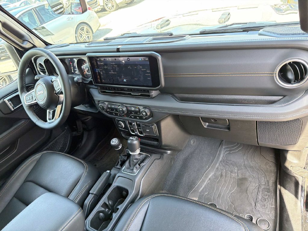 Used 2025 Jeep Wrangler Unlimited Sahara w/ Safety Group AWD/4WD image 12