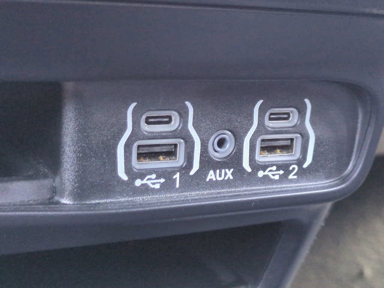 Used 2025 Chrysler Pacifica Select FWD image 21