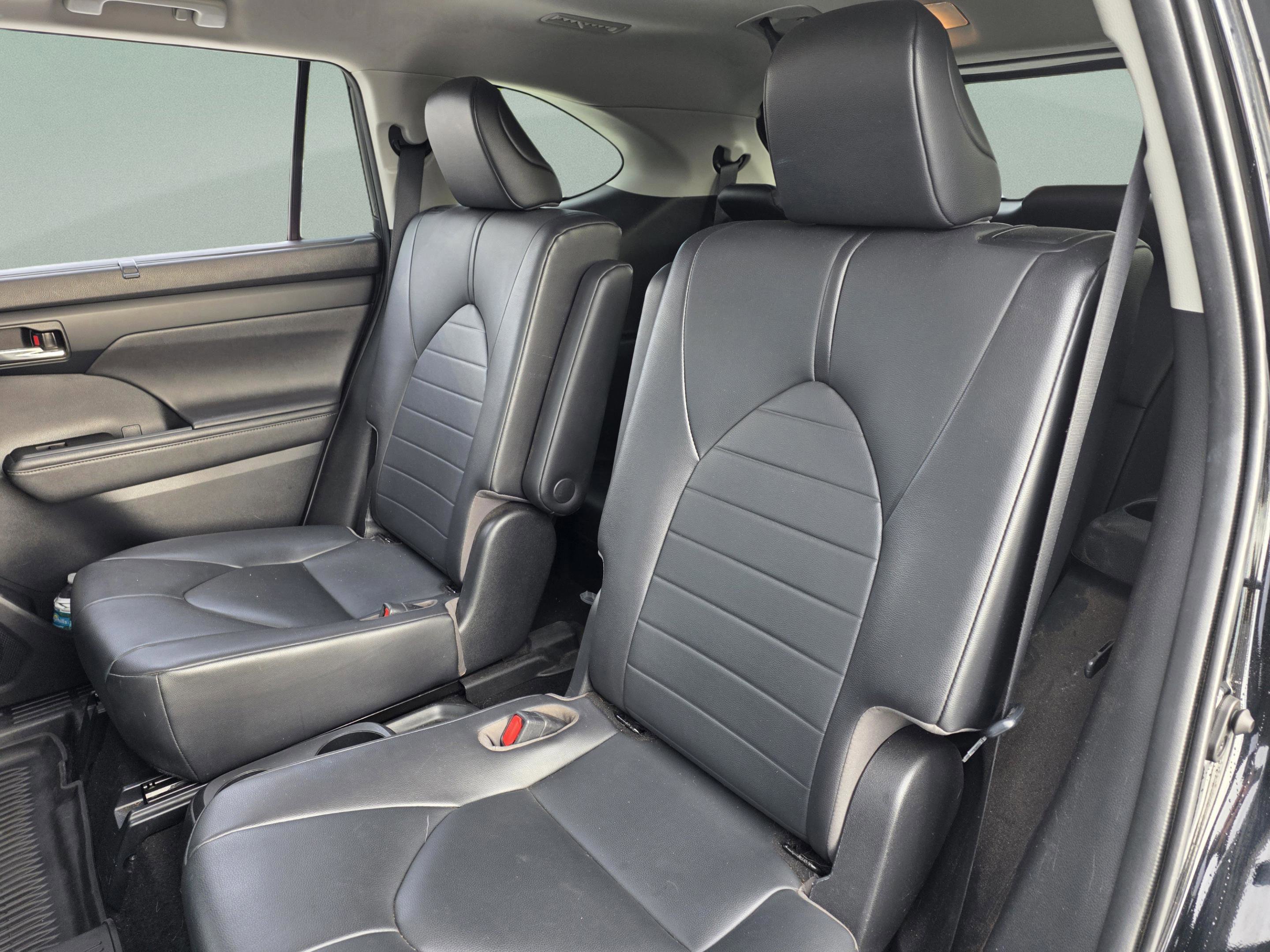 Used 2020 Toyota Highlander XLE image 20