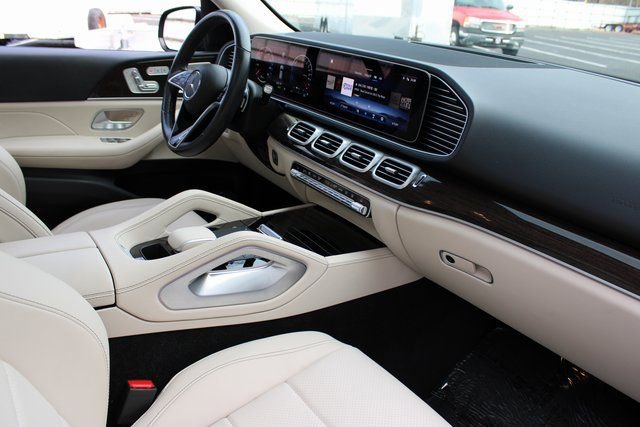Used 2024 Mercedes-Benz GLE 450e 4MATIC w/ Warmth & Comfort Package image 13