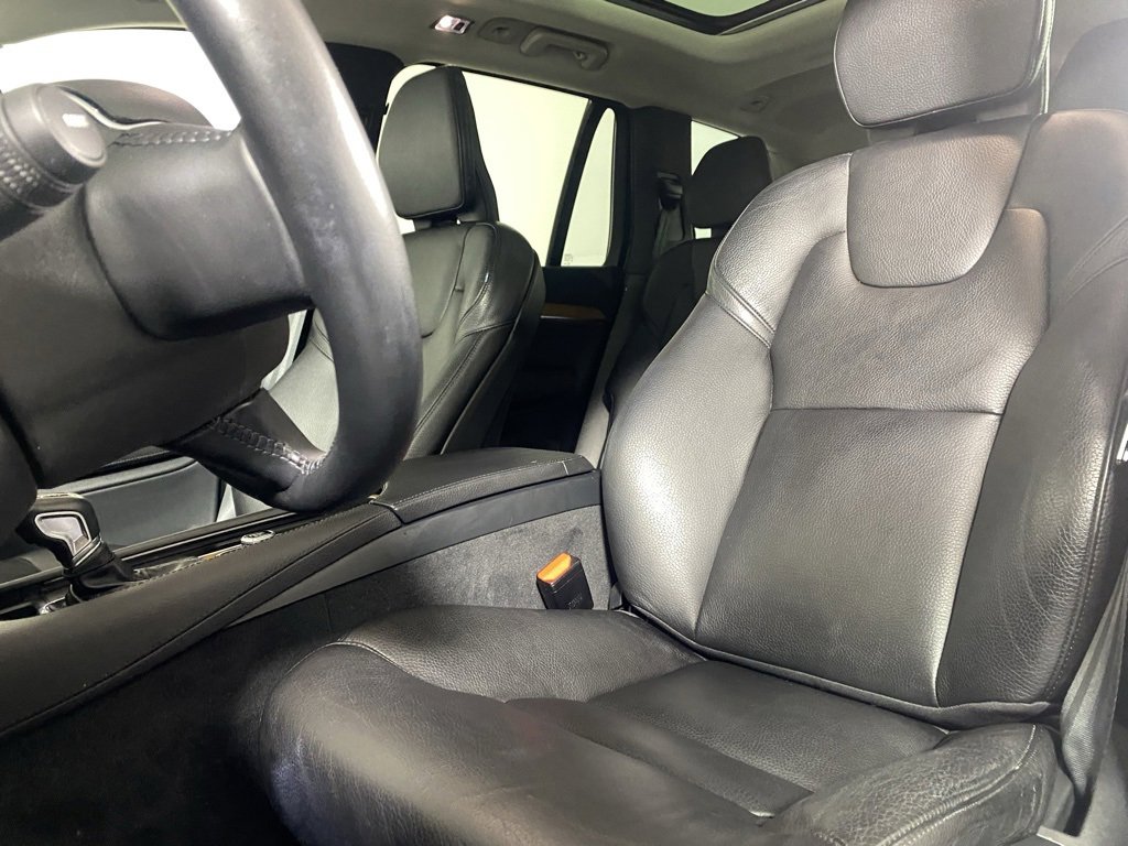 Used 2022 Volvo XC90 T6 Momentum w/ Advanced Package image 14