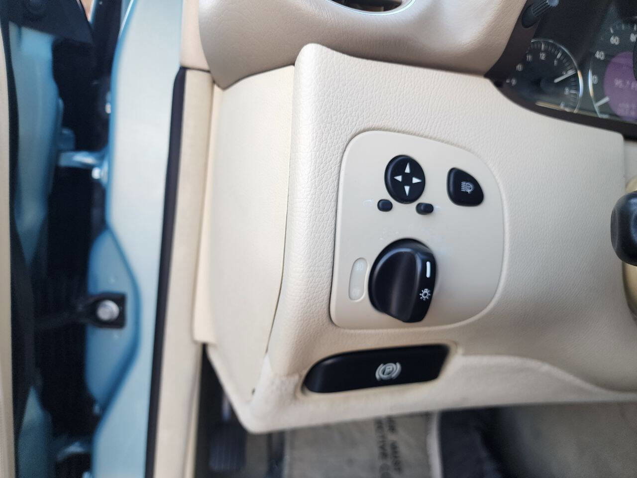 Used 2004 Mercedes-Benz CLK 320 Coupe image 28