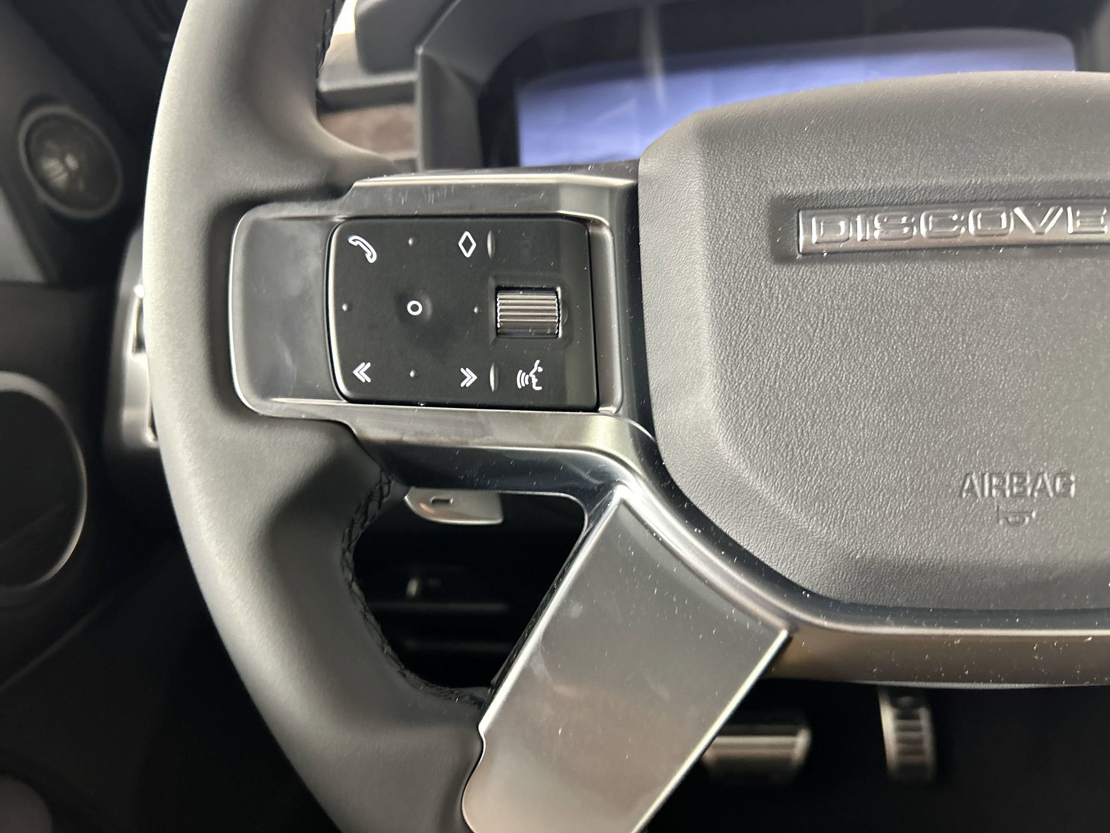 New 2025 Land Rover Discovery Dynamic SE image 15