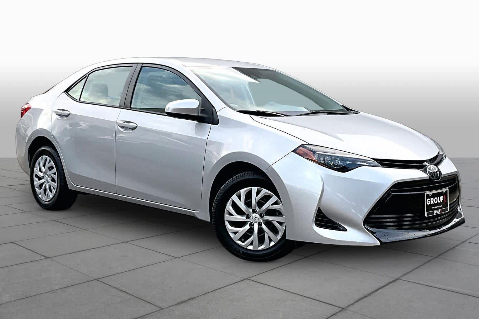 Used 2018 Toyota Corolla LE FWD image 3