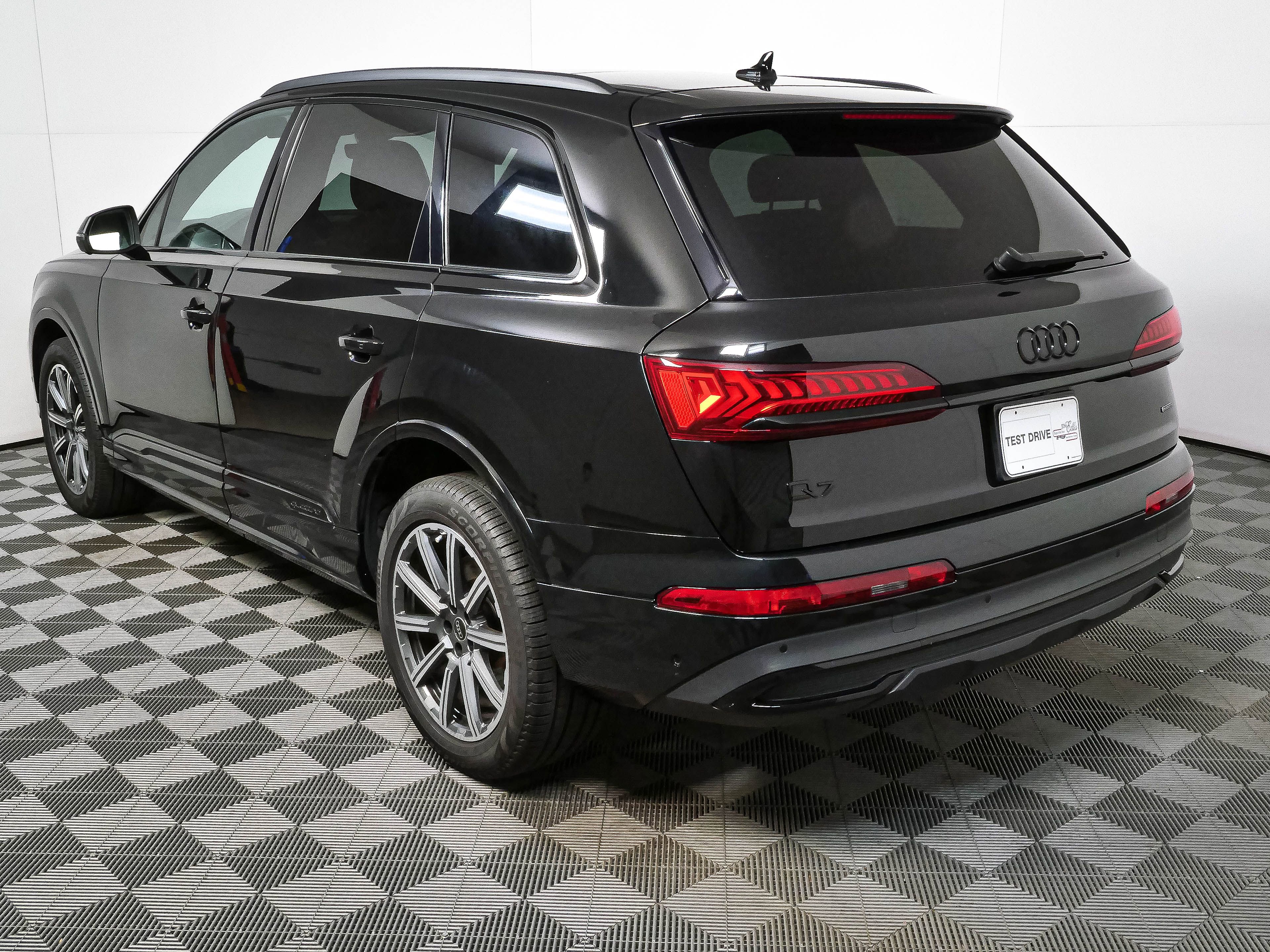 Used 2023 Audi Q7 2.0T Premium Plus w/ Premium Plus Package AWD/4WD image 33