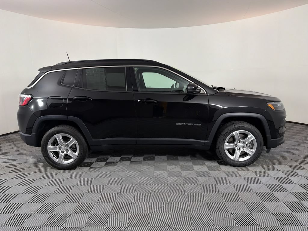 Used 2023 Jeep Compass Latitude AWD/4WD image 2