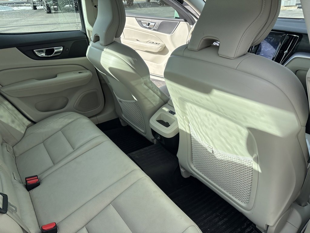 Used 2019 Volvo S60 T6 Momentum w/ Premium Package image 39