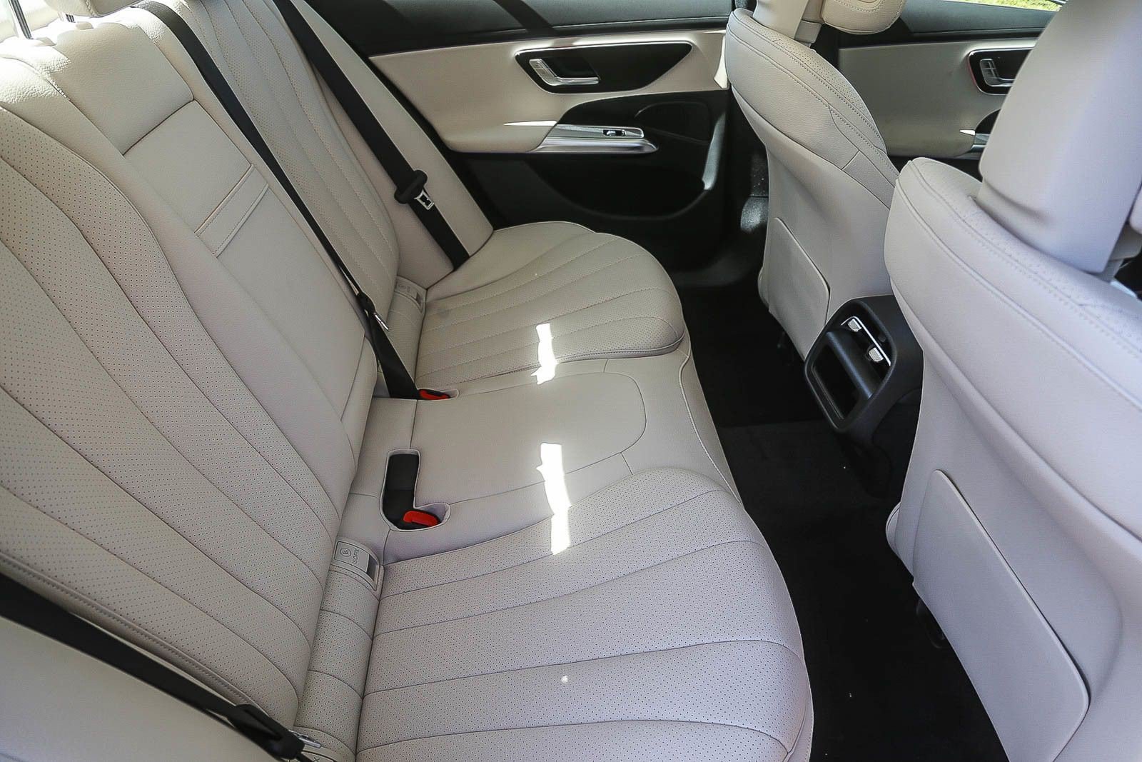 New 2026 Mercedes-Benz E 350 4MATIC Sedan image 17