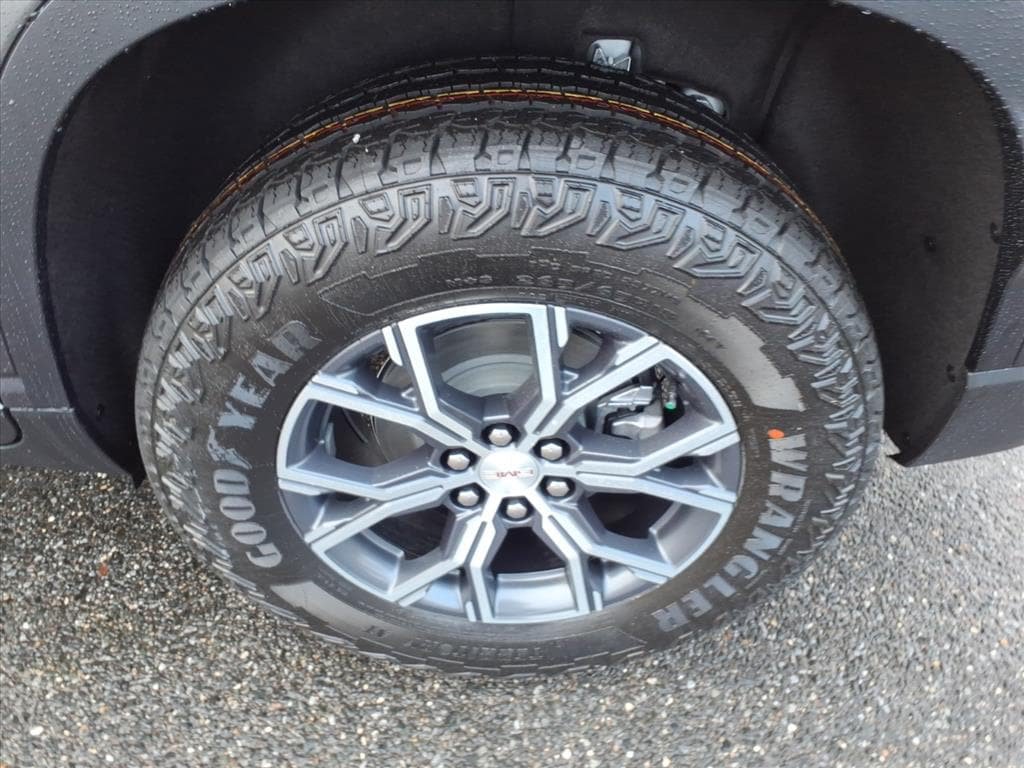 New 2026 GMC Acadia AT4 w/ Luxury Package AWD/4WD image 8
