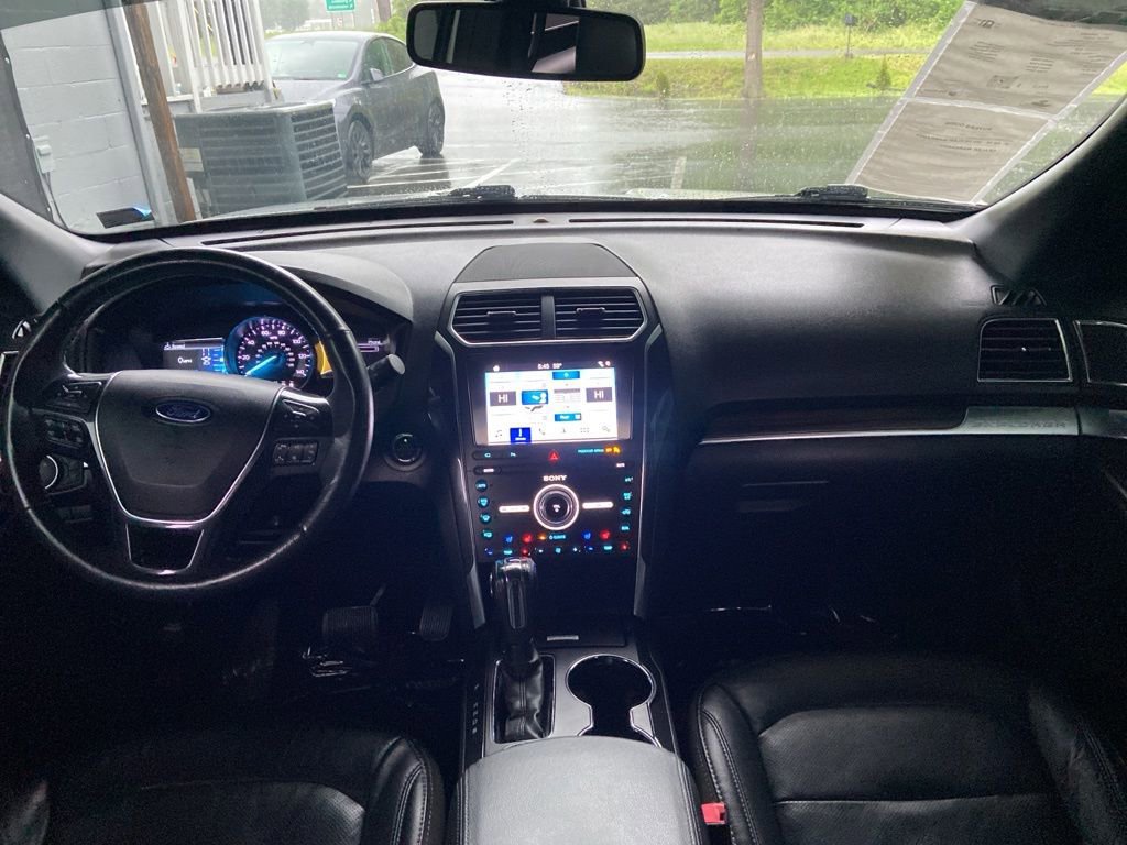 Used 2019 Ford Explorer Limited w/ Ford Safe & Smart Package FWD image 17