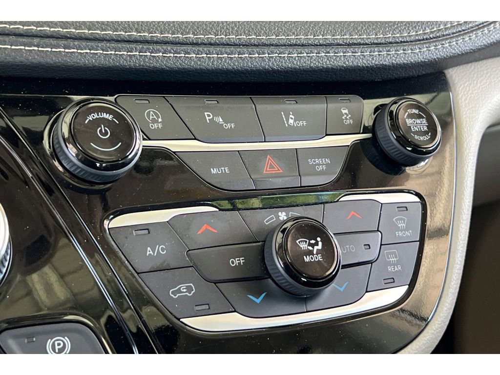 Used 2023 Chrysler Pacifica Limited image 24