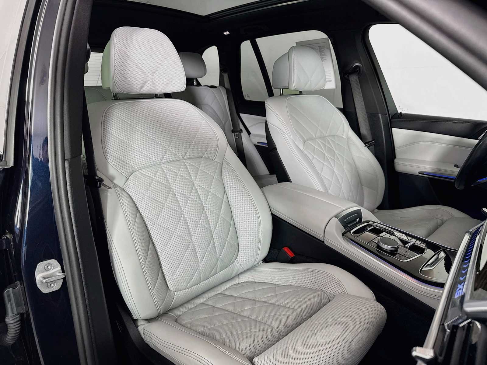 Used 2024 BMW X5 xDrive40i w/ M Sport Package AWD/4WD image 28